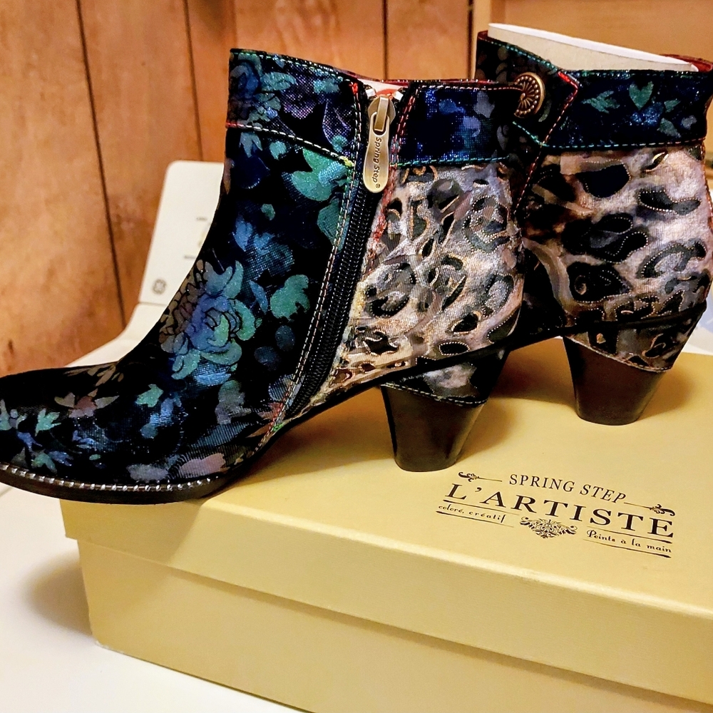 L'ATISTE Women's Floral Ankle Boots - Black and Blue - Picture 8 of 9